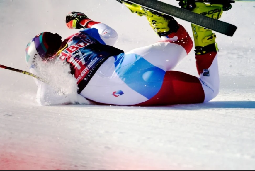VIDEO: STRAVIČAN PAD Švicarac pao na stazi u Kitzbühelu jureći 140 km/h!