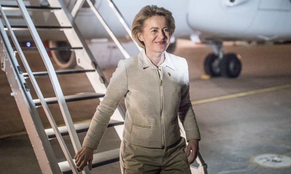 DRAMA U ZRAKU  Avionu Ursule von der Leyen tijekom leta blokiran GPS, sumnja pala na Rusiju