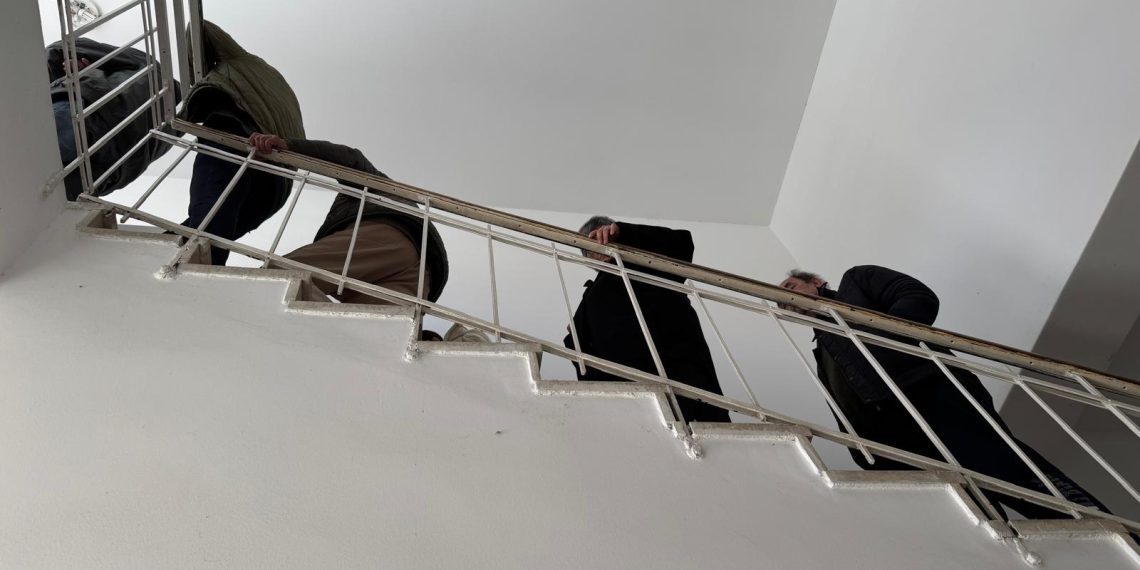 Uskrsnice, mirovine, suze branitelja i Jovankine haljine: ogledalo države koje boli