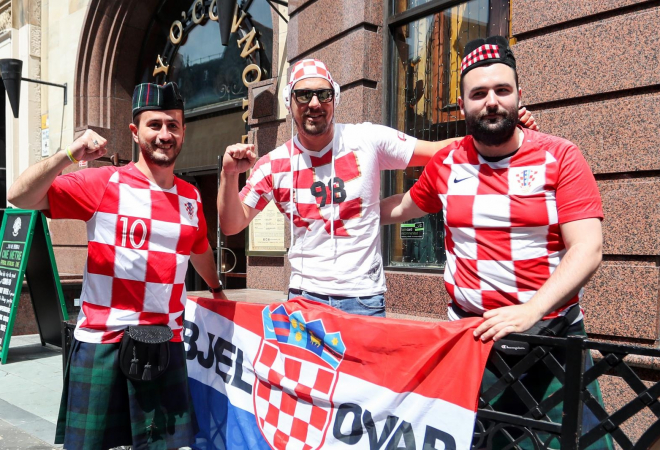 UŽIVO: NIKAD MANJE KOCKASTIH, ALI BIT ĆE LUDO! Okupljaju se hrvatski navijači u Glasgowu, Dalić sprema veliko iznenađenje za utakmicu godine