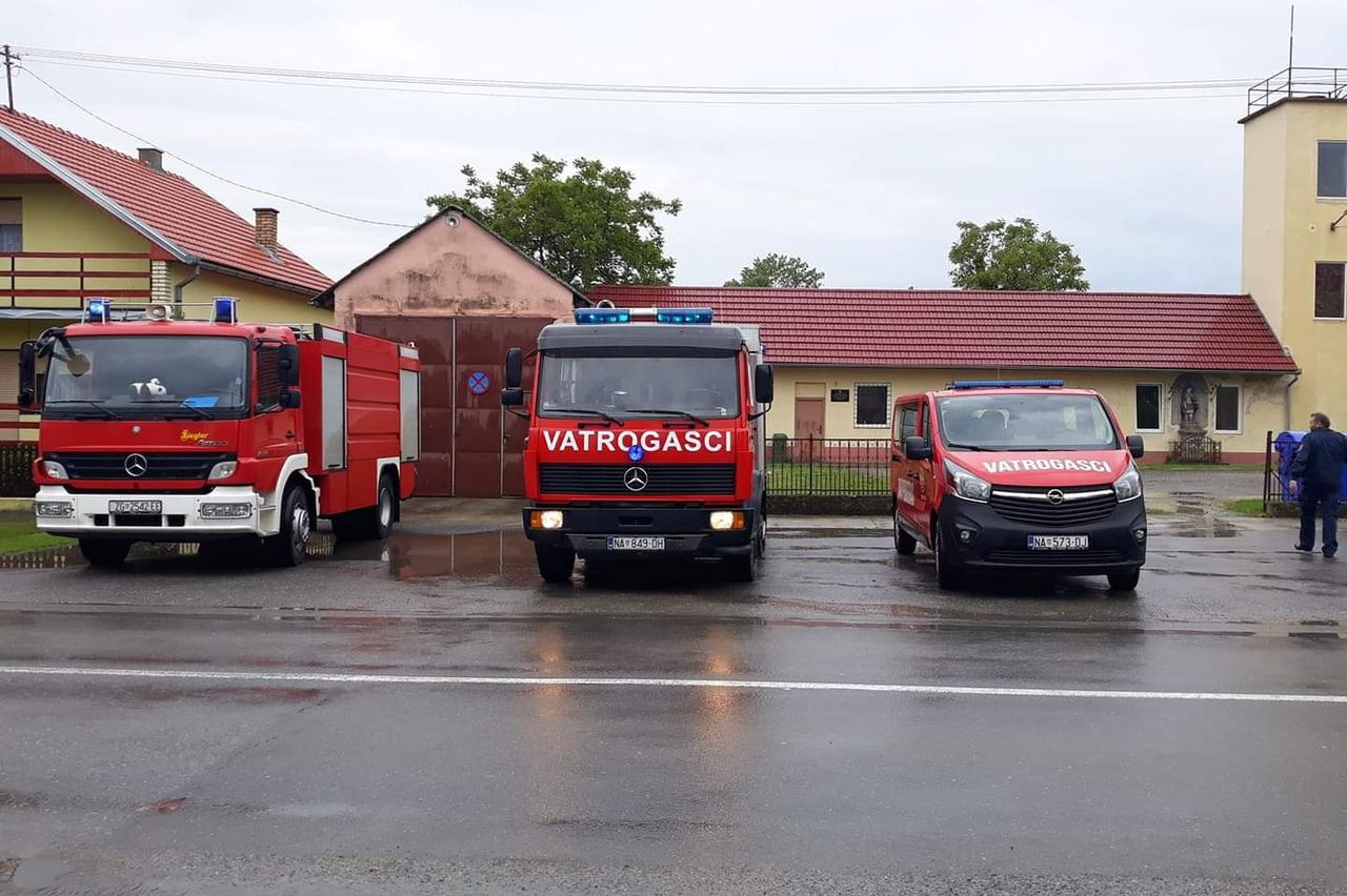 'STAVILI SU SVOJE ŽIVOTE NA KOCKU' Tukli vatrogasce i policajca nakon prometne: 'Spašavali su druge, a onda ih netko napadne, pa to je dno dna!"