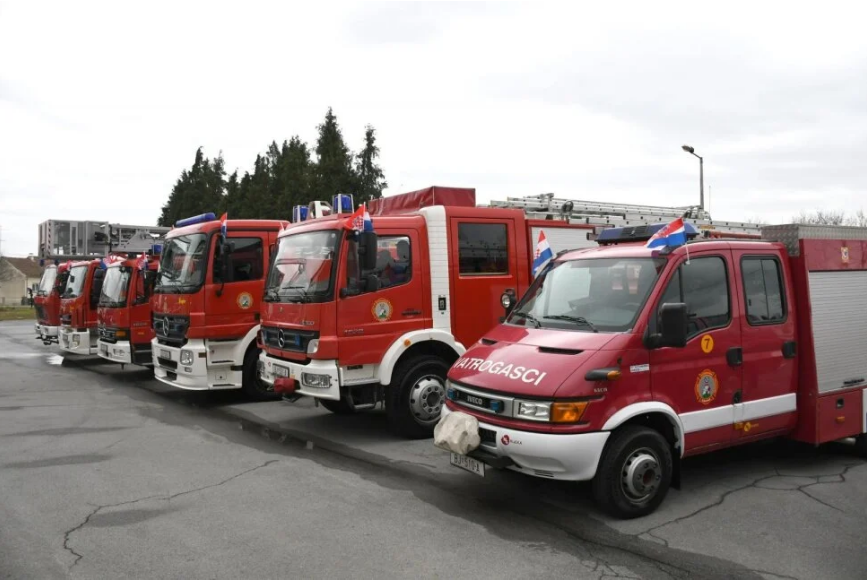 Koprivnički vatrogasci spasili dijete, automobil se slučajno zaključao