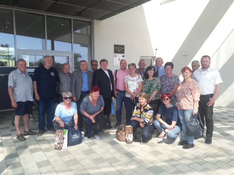 PREDANI LIKOVNI RADOVI U VETERANSKI CENTAR PODRUŽNICU ŠIBENIK