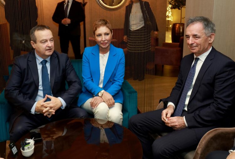 Veleposlanica Srbije demonstrativno napustila domjenak SNV-a, poznato i zašto