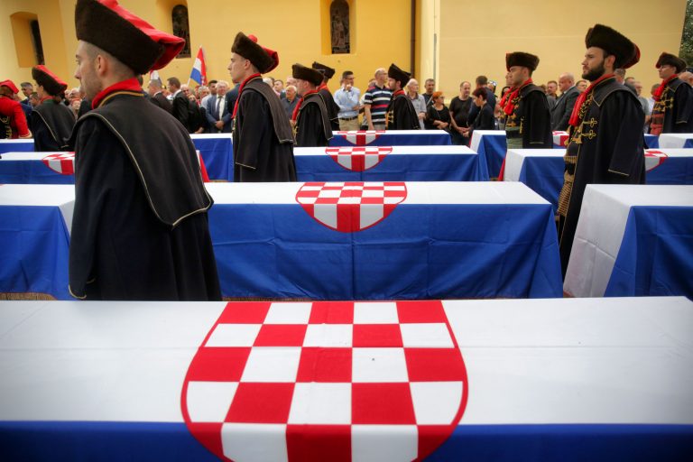 28. rujna 1988. Vicko Krstulović – partizanske zvijeri preorale grobove mrtvih vojnika i ostavili uplakane i neutješne majke