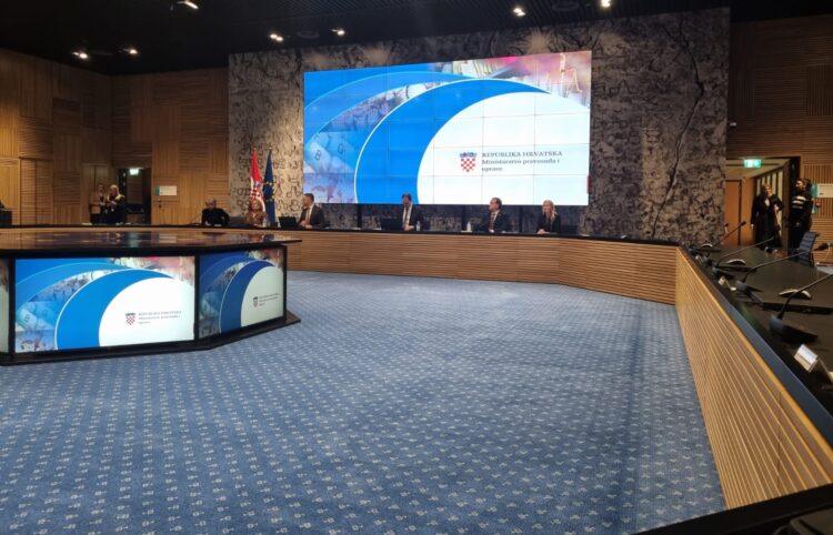 Vlada objavila koliko rastu plaće u državnom i javnom sektoru