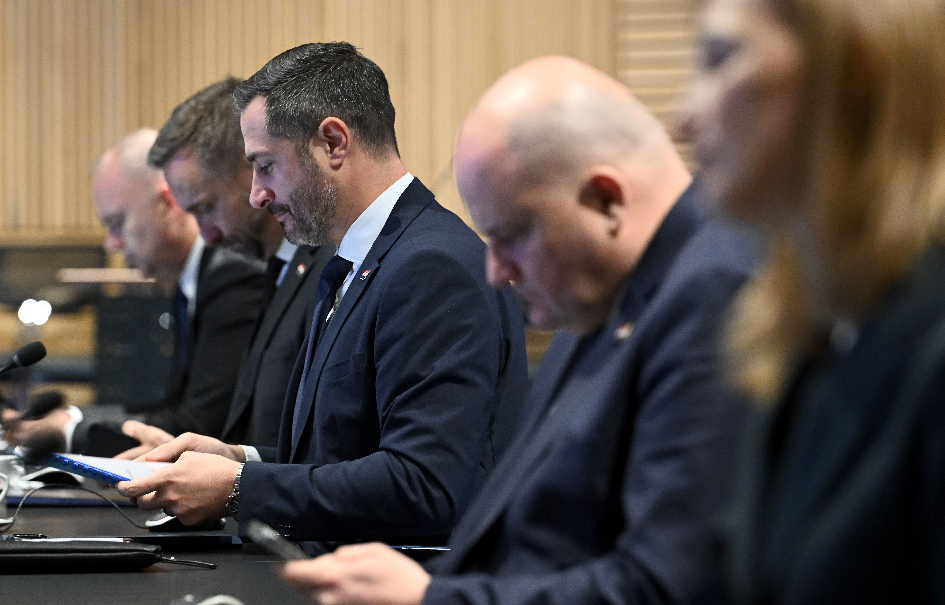 Vlada razriješila dužnosti niz šefova državnih firmi i institucija