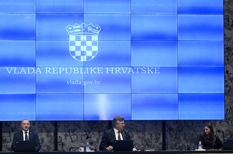 Vlada donijela odluku: Umanjuje plaće zaposlenicima zbog štrajka