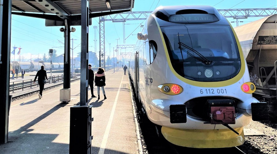 Mirko čekao suprugu, a ona iz vlaka izašla s ljubavnikom! Uslijedio je kaos…