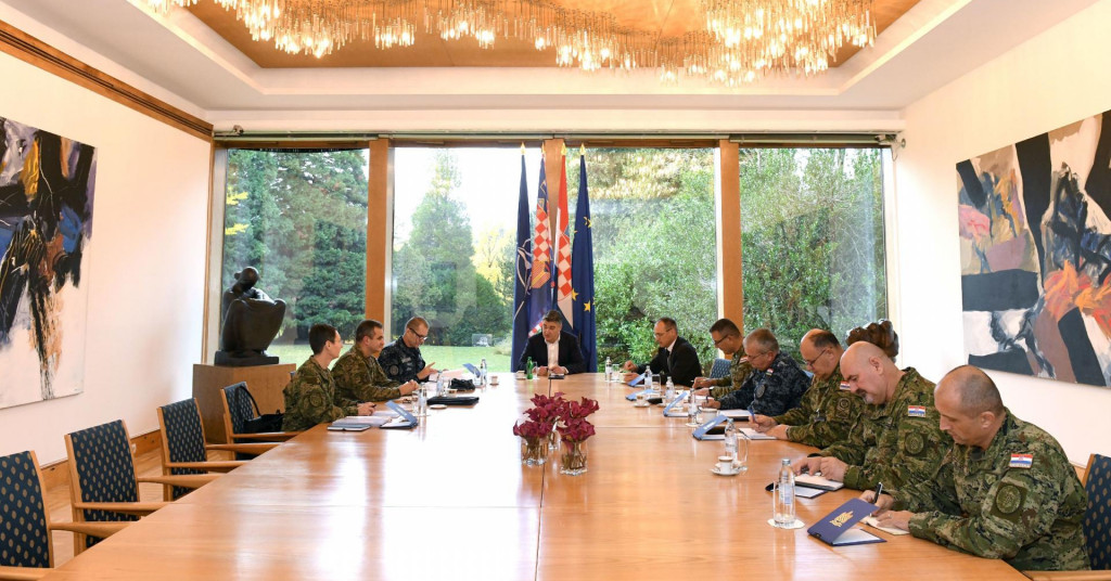 Vojni vrh bio na sastanku na Pantovčaku, Ured predsjednika otkrio o čemu su pričali s Milanovićem