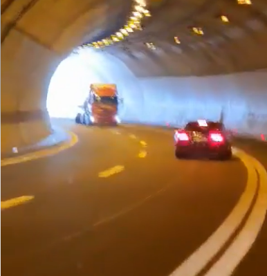 Dramatični trenutak: Vozač snimljen kako vozi u tunelu suprotnim smjerom na autocesti A1