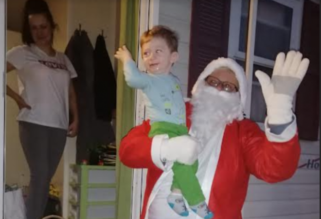 BRANITELJI OPET POKAZALI VELIKO SRCE: Nisu zaboravili djecu s Banovine! Presvukli se u ‘djedicu’ i darivali djecu koja su u potresu izgubila sve