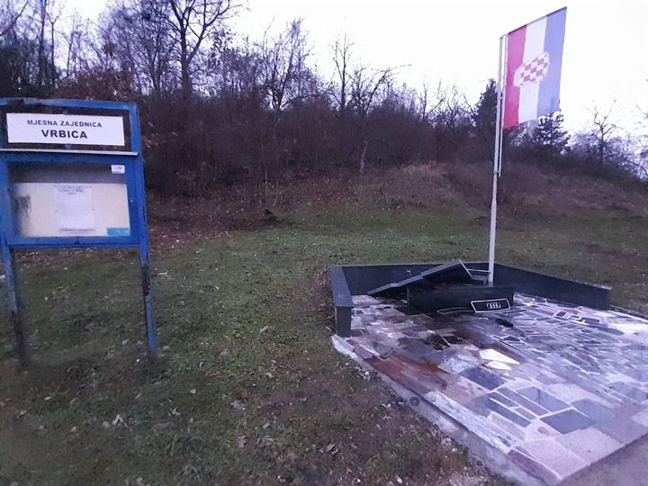 VANDALIZAM U BIH Srušeno Spomen - obilježje poginulim pripadnicima HVO-a MZ Vrbice- općina Žepče