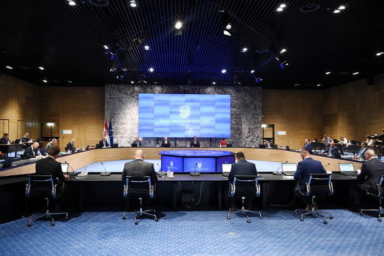 Vlada raspravlja o pristupačnosti proizvoda i jačanju obrambene industrije