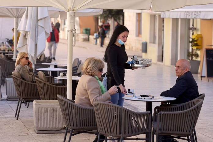 Sunčano uz promjenljivu naoblaku