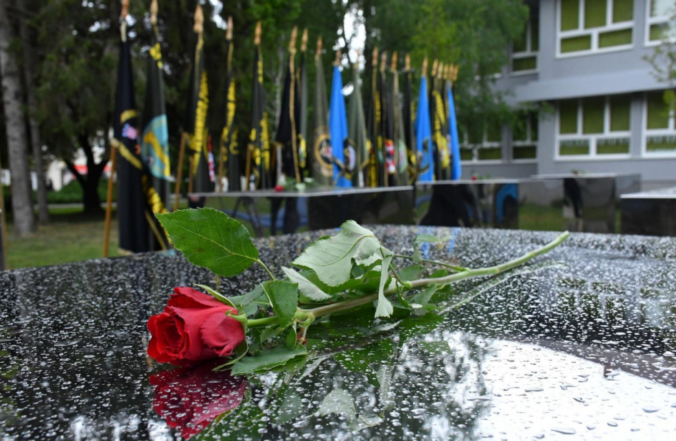 DRŽAVNI VRH I U OKUČANE DOLAZI ZASEBNO POLAGATI VIJENCE Evo kako su to objasnili