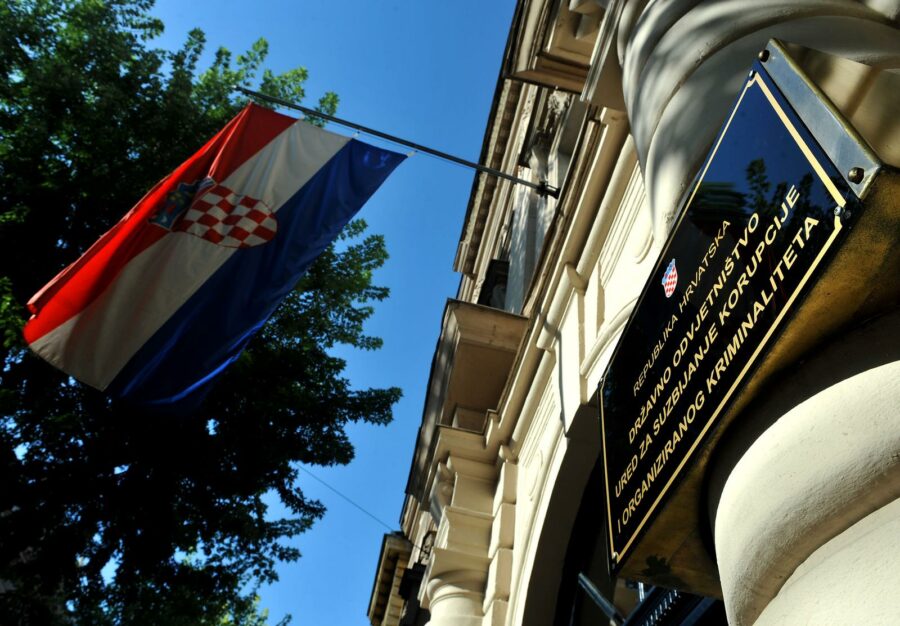 VSOA U TOTALNOM KAOSU Pod istragom 13 agenata VSOA-e, u problemima i ravnatelj Kinder! Nijedan nije suspendiran