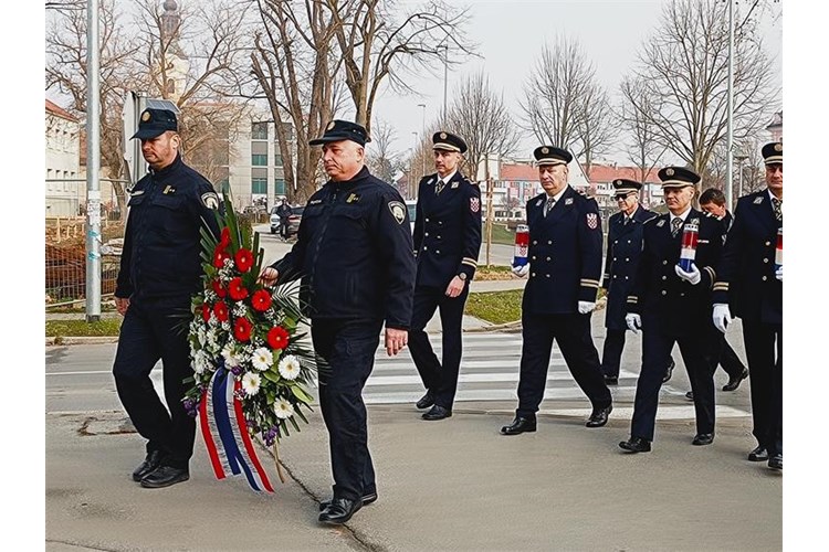 U Virovitici odana počast poginulim policajcima u Domovinskom ratu i obilježen Dan policijske kapelanije bl. Alojzija Stepinca