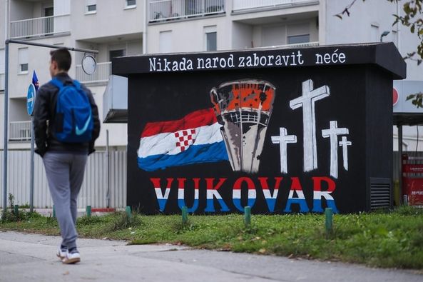 Bad Blue Boysi dali si truda i prekrasnim grafitima odali počast Vukovaru i svim hrvatskim žrtvama, a onda im ga prebojali i 'oduzeli'