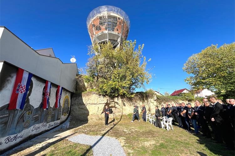 U Vukovaru otkriven mural posvećen hrvatskim policajcima Stipi Poletu te Ivici i Zoranu Boškoviću
