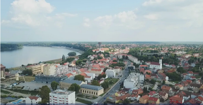 U Vukovaru položeni vijenci u povodu Dana oružanih snaga