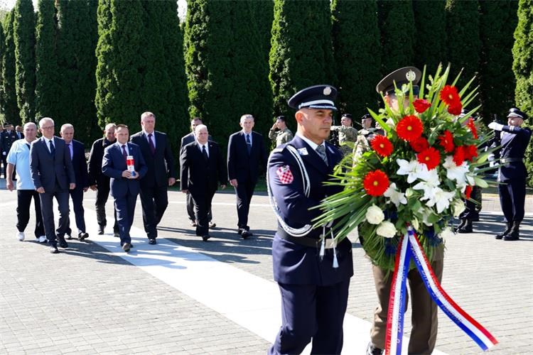 Svečano obilježena 33. obljetnica Bitke za Vukovar i 204. vukovarske brigade