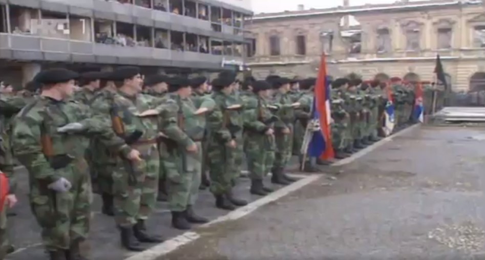 20. prosinca 1995. godine. Zločini srpske vojske – četnički mimohod u etnički očišćenom Vukovaru (VIDEO)