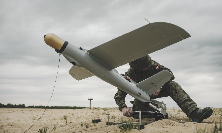 Poljski teritorijalci u strahu od ruskih oklopnjaka dobivaju dronove samoubojice koji stanu u naprtnjače