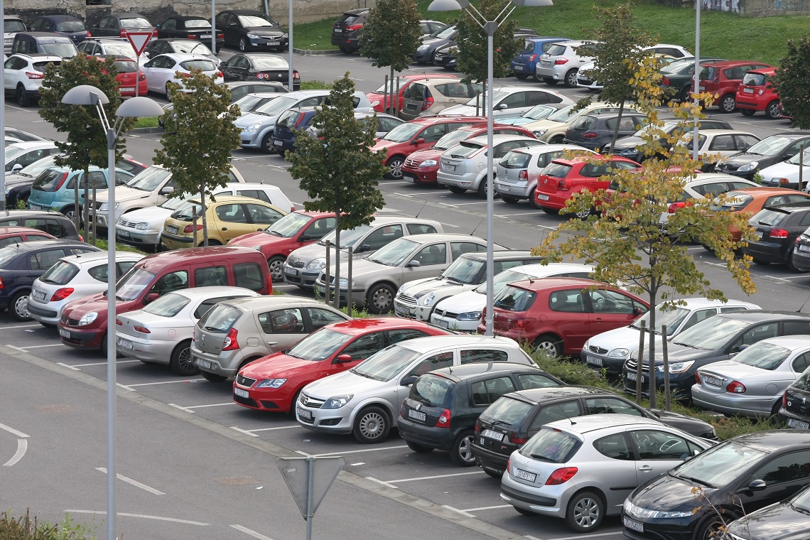 Mladić (27) i djevojka (22) vučnim vozilom krali aute po Zagrebu…