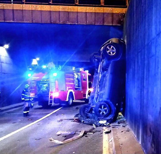 Nesvakidašnja intervencija u Zagrebu: Automobil pao s nadvožnjaka, vatrogasci izvukli vozača