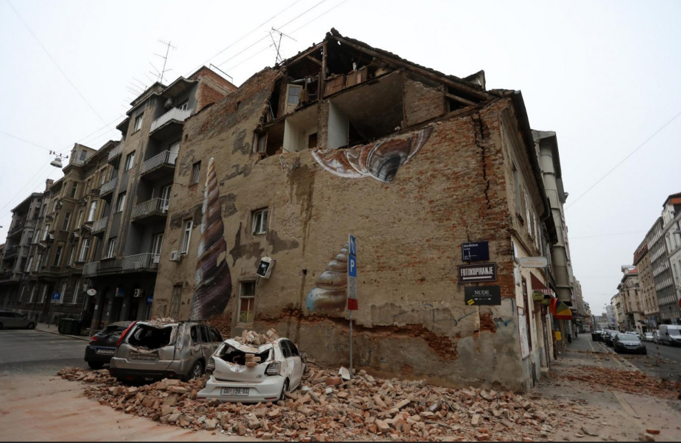 GOTOVO JE, RUŠIT ĆE OPASNU ZGRADU U ZAGREBU: Noćas opet padale cigle, u povijest odlazi zgrada na uglu Petrinjske i Đorđićeve