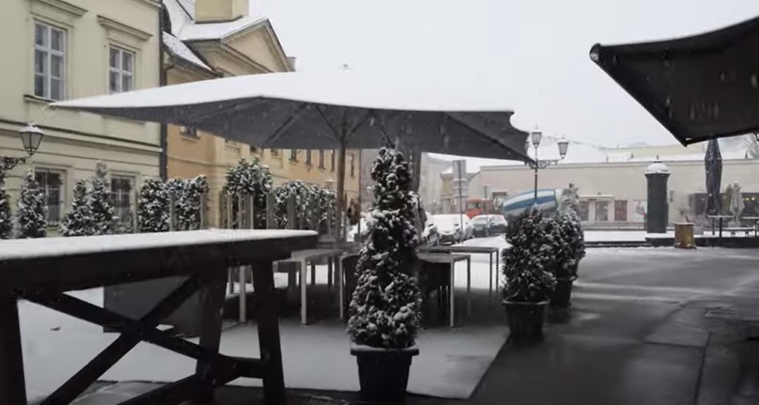 U ZAGREBU PADA SNIJEG, PAHULJE I U DRUGIM KRAJEVIMA! Nakon kratkih rukava, natrag u kapute: Proljeće je uzelo pauzu