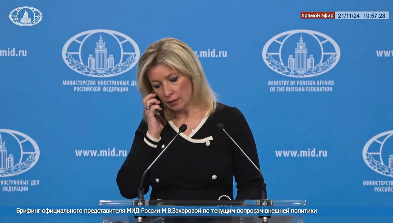 Zaharovoj tijekom presice zazvonio telefon, dobila je jasne upute: ‘Ne komentiraj raketni napad!‘