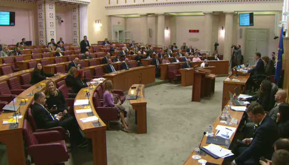 Burno u Saboru: Okršaj Jeckov i Vidović Krišto, Petir o neradnim nedjeljama