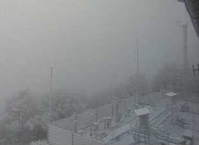 Prvi snijeg u Hrvatskoj: Olujna bura izaziva probleme u prometu, DHMZ izdao crveno upozorenje za Kvarner