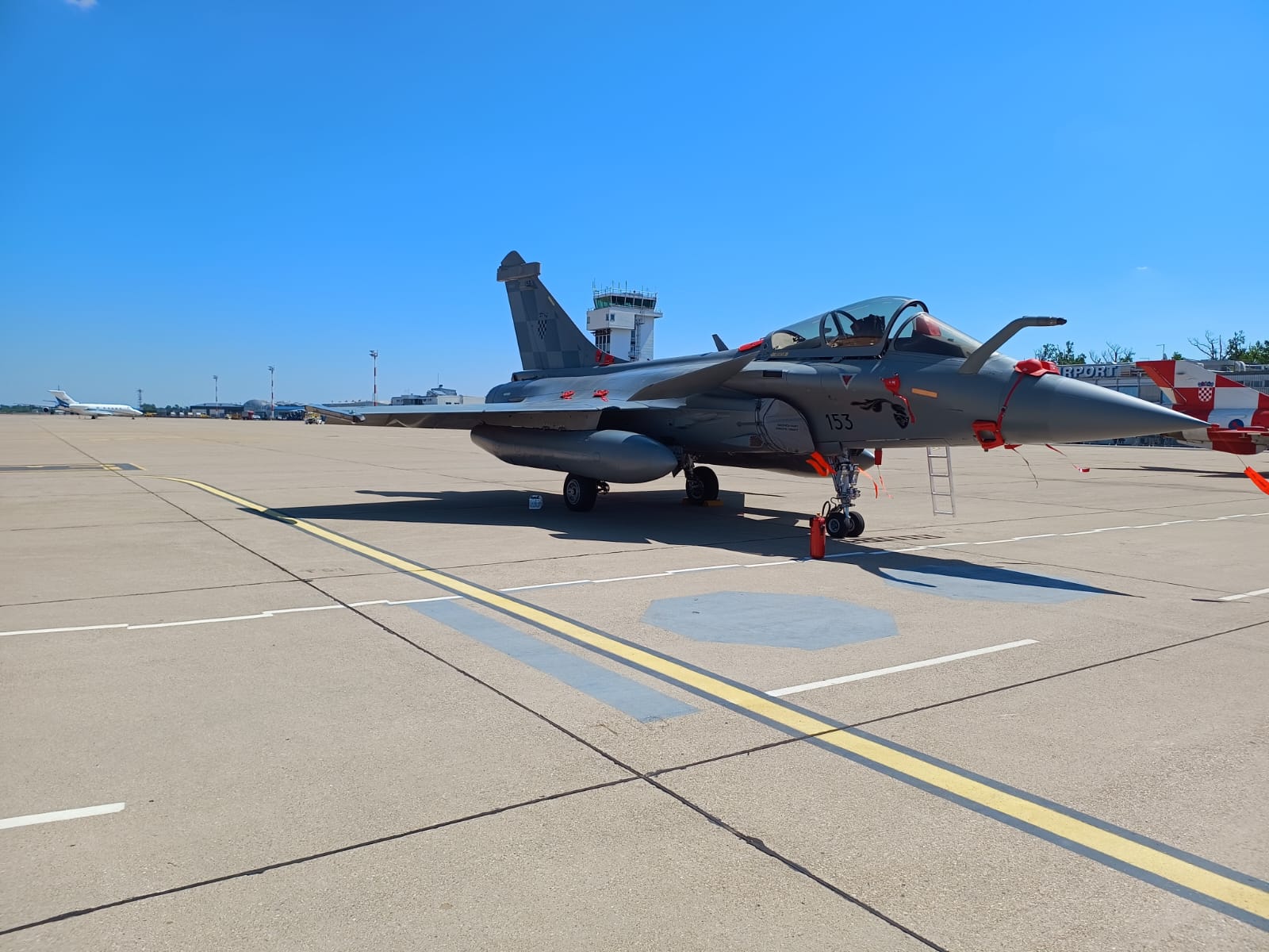 U Velikoj Gorici počeo aerospektakl: Tisuće pohrlile pogledati Rafale