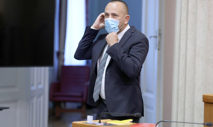Zekanović poručio zastupnicima: 'Cjepivo spašava živote, zbog vas ljudi završavaju na respiratoru!', Mlinarić mu odgovorio: Neću vam dopustiti da galamite!'