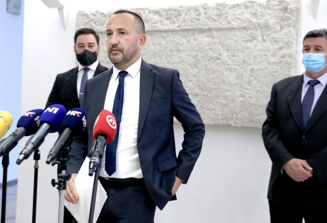 NAČELNIK BOROVA OBJAVIO STATUS O OLUJI, ZEKANOVIĆ ‘POLUDIO’: ‘Zamislite da neki načelnik u Francuskoj žali za njemačkom okupacijom’