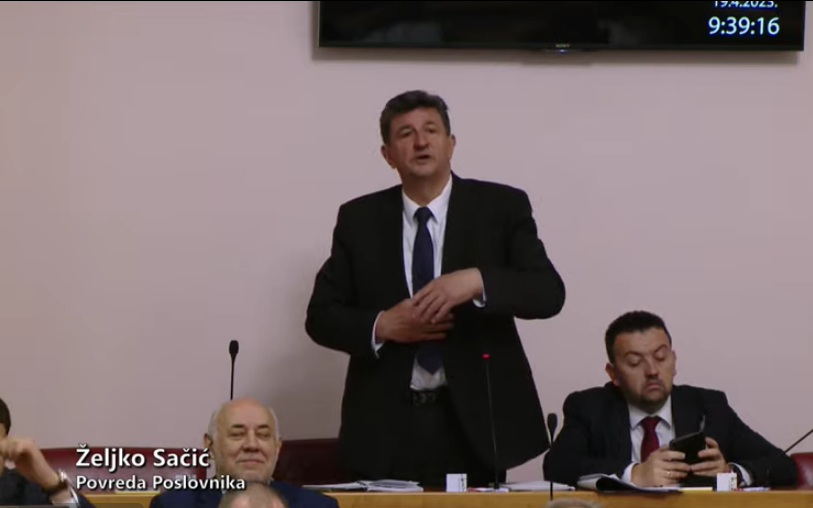 (VIDEO) SKORO TUČNJAVA U SABORU! Sačić i Beljak se sjurili prema Jandrokoviću: ‘Da me udari pa da kažem, super, hvala?’