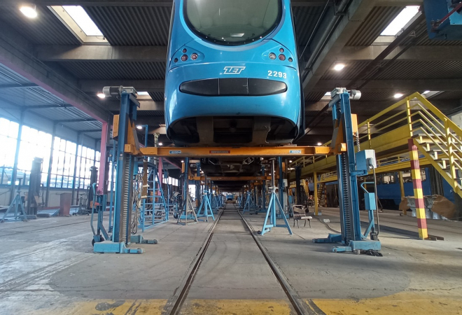 Nakon ‘spektakularnog’ puštanja u promet, ZET-ov polovni tramvaj se pokvario već drugi dan