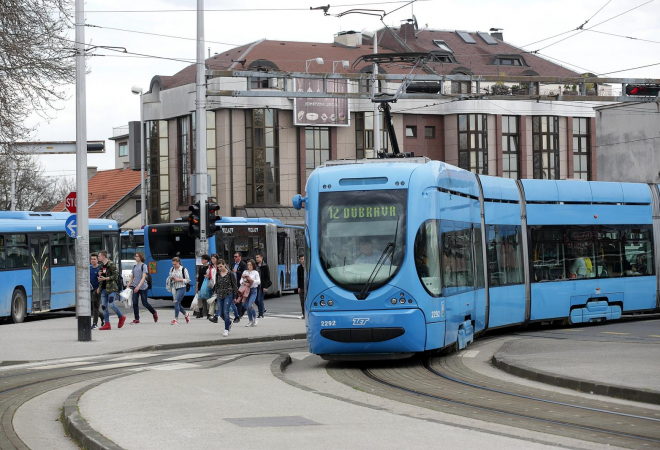 JESTE LI GA VIDJELI? Šakom udario dijete s posebnim potrebama: ‘Nitko mi nije pomogao, svi su samo buljili”