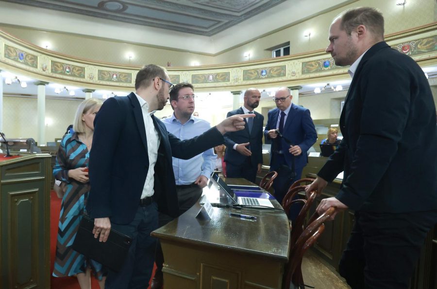 KRIZA ZG VLASTI: Zagrebačka skupština još bez odluka