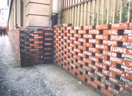 26. rujna 1993. Selska Ulica (Zagreb) – niknuo Zid boli