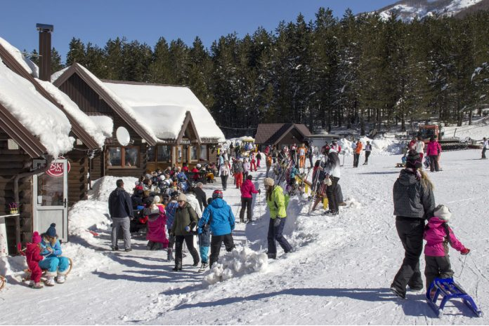 U susjednoj BiH cvate zimski turizam: Cjepiva nema, zaraženih sve manje, a sezona nikad bolja