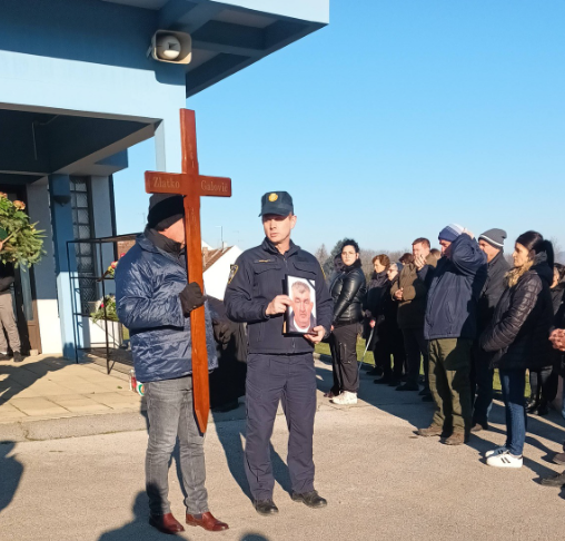 Heroju kako i dolikuje: Pakrac se uz vojne počasti oprostio od Zlatka Galovića – Gaše