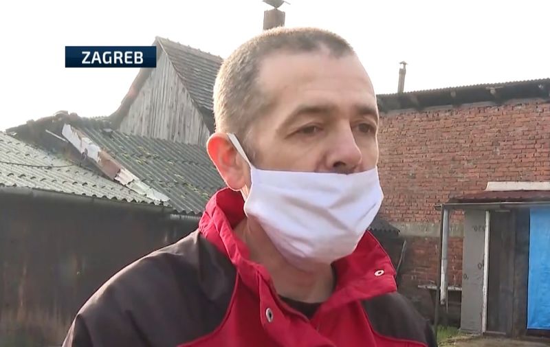 Čovjek iz Gline, kojem je potres uništio kuću, dobio je novi kontejner koji prokišnjava. Očajan je