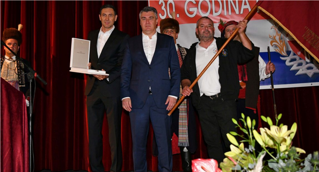 MILANOVIĆ NA OBILJEŽAVANJU 30. GODIŠNJICE SINJSKE BRIGADE HV: “Rat su nametnuli fašisti iz Beograda, pa je HV bila jedina antifašistička vojska nakon Drugog svjetskog rata”