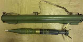 NEVJEROJATNO! POLICIJU DOČEKAO SA ZOLJOM NA RAMENU: 17-godišnjaku su je morali istrgnuti iz ruku, zatim se dao u bijeg