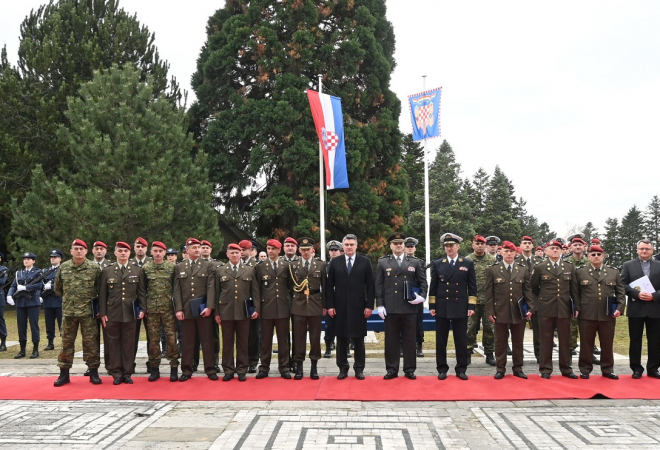 MILANOVIĆ S POČASNO-ZAŠTITNOM BOJNOM: Želim da vaša zadaća prije svega bude hrvatska sigurnost