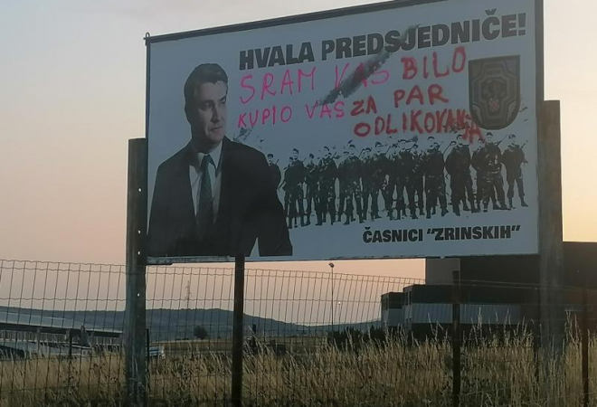 ‘SRAM VAS BILO, KUPIO VAS JE MILANOVIĆ’! Časnici se ‘crvene’ zbog plakata dobrodošlice predsjedniku: ‘Narušen nam je ugled i čast’